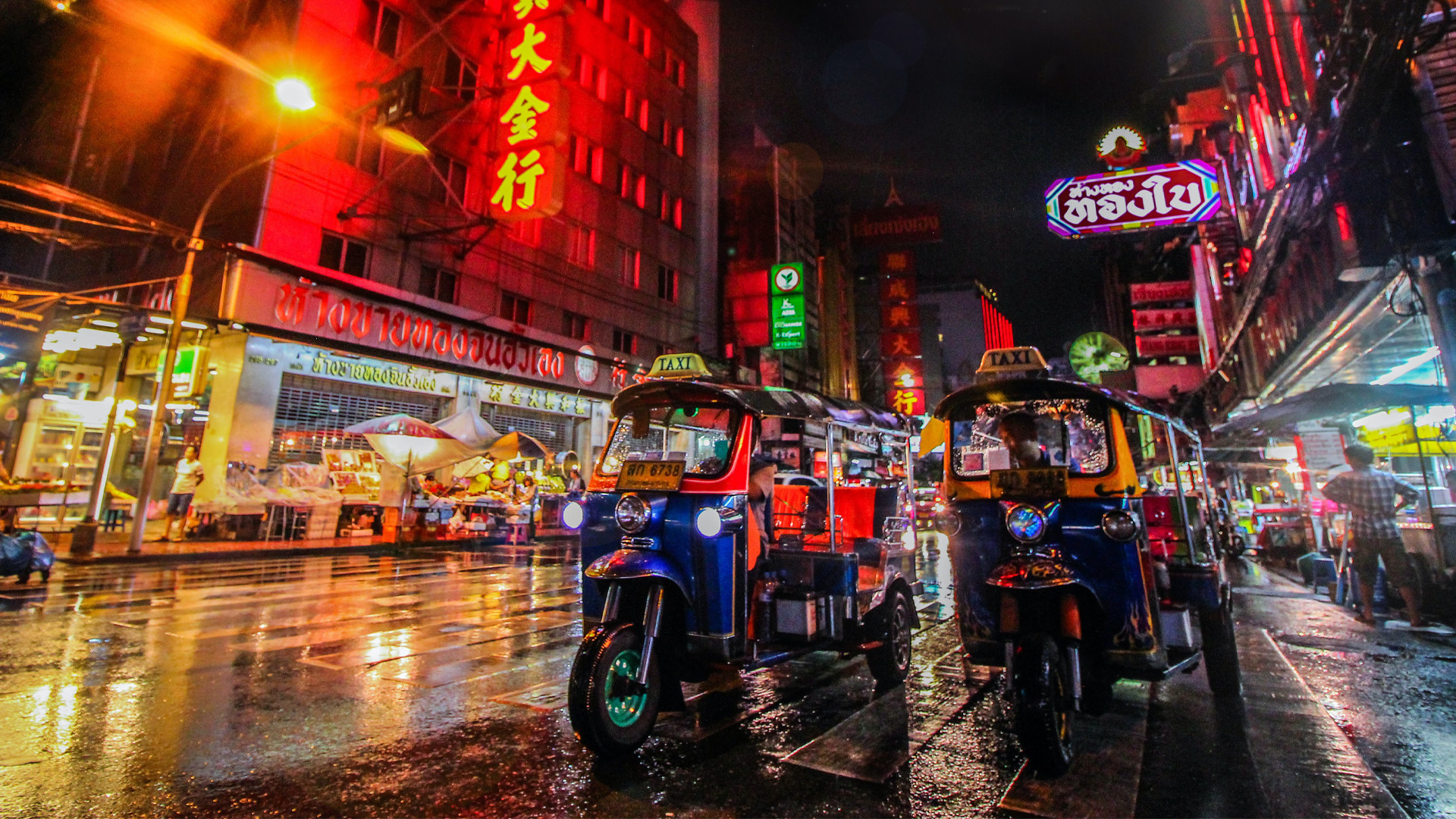 Midnight Private Food Tour by Tuk Tuk